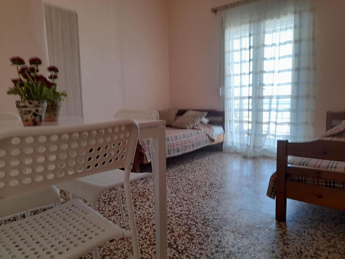 Isalos Apartments Studios Néoi Epivátai Ngoại thất bức ảnh