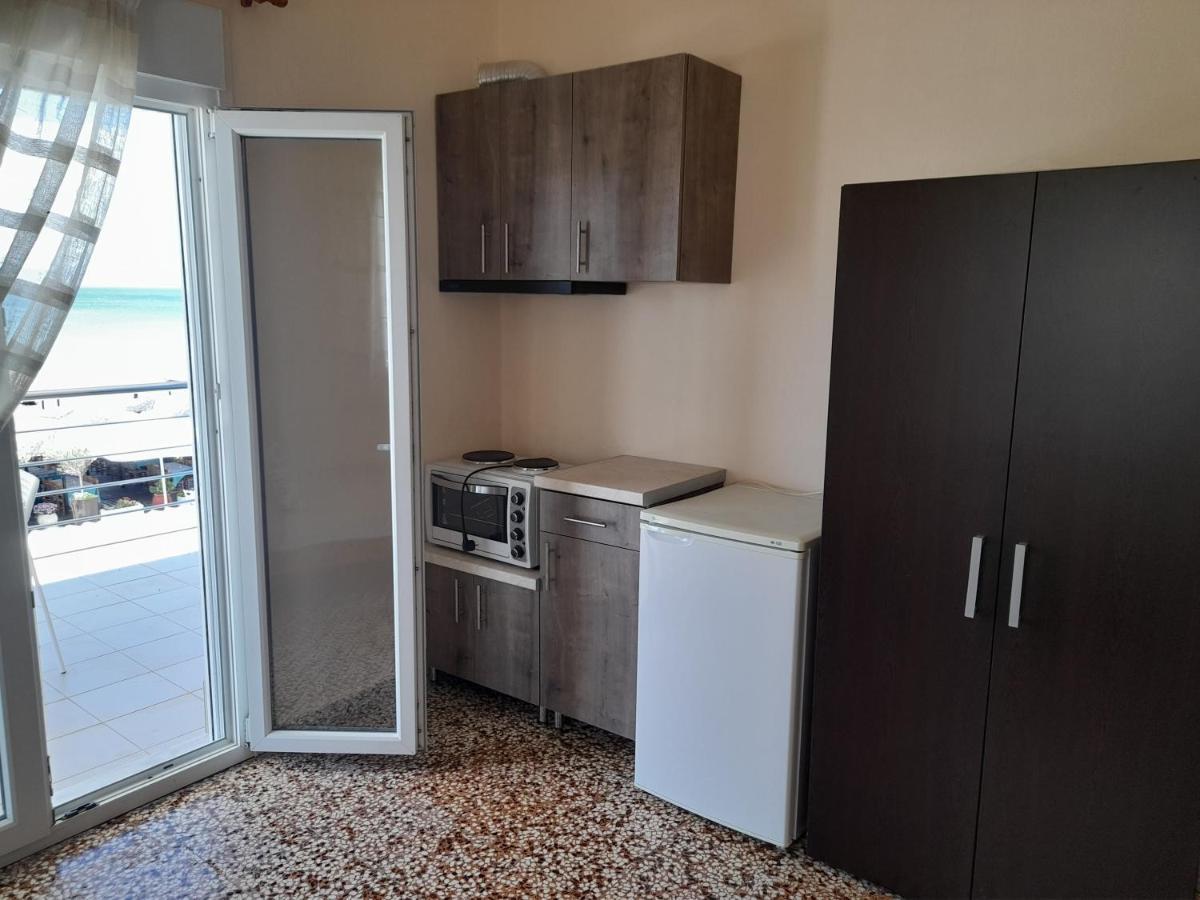 Isalos Apartments Studios Néoi Epivátai Ngoại thất bức ảnh